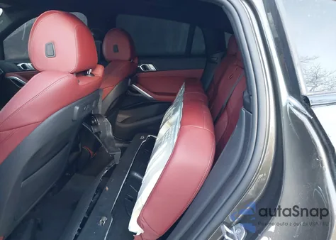 2022 BMW X6 xDrive40I z USA, uszkodzony, nr VIN 5UXCY6C01N9K82817